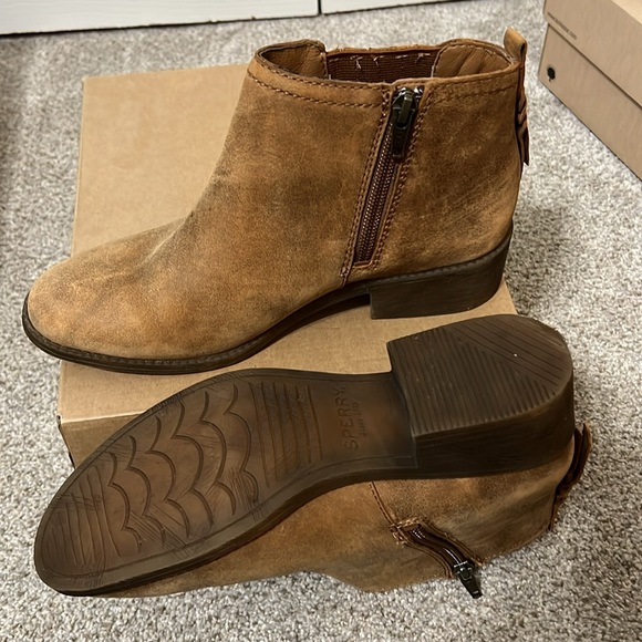 Sperry ankle boots. Lightly worn. 6.5 - Picture 3 of 4